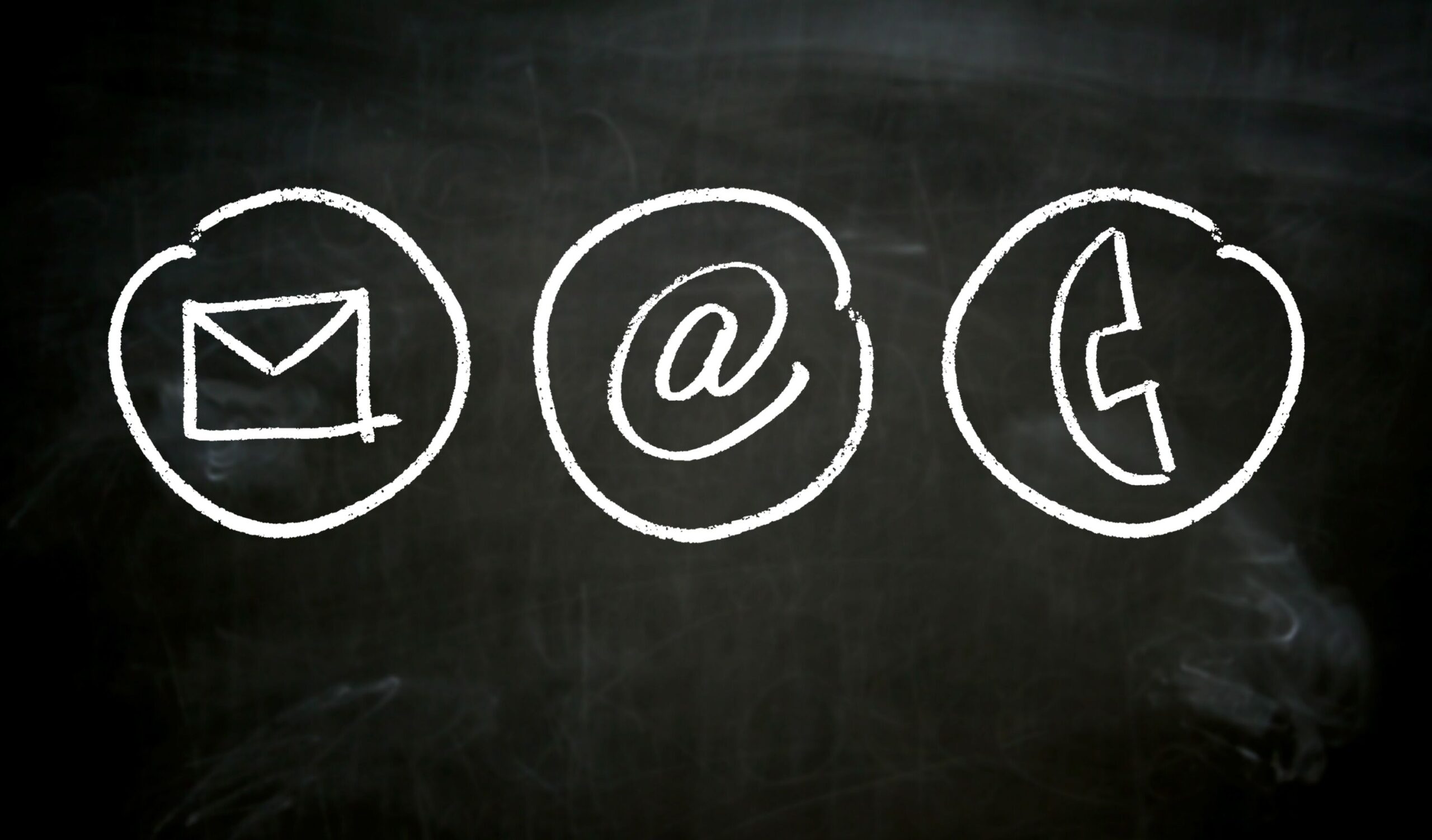 Kontaktmöglichkeit Telefon E-Mail und Internet